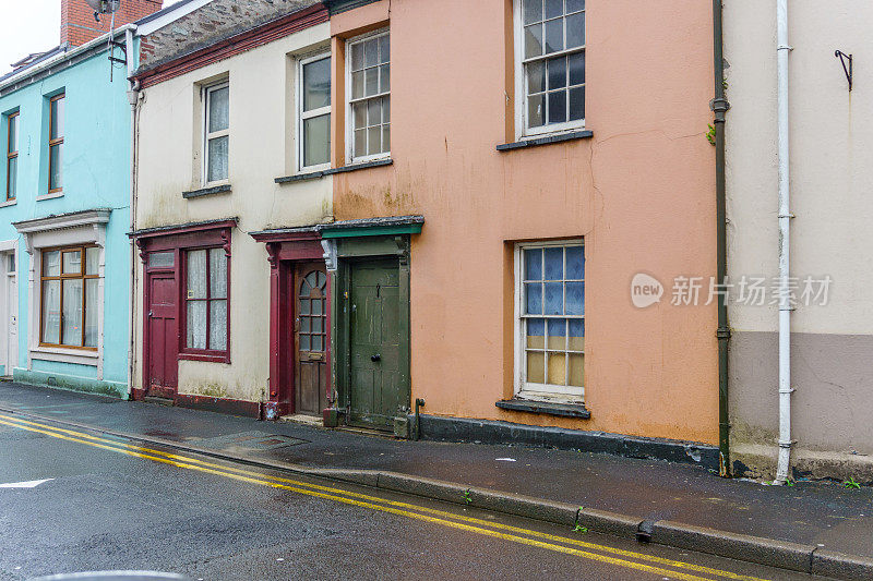 Carmarthen Town Centre典型的老式排屋